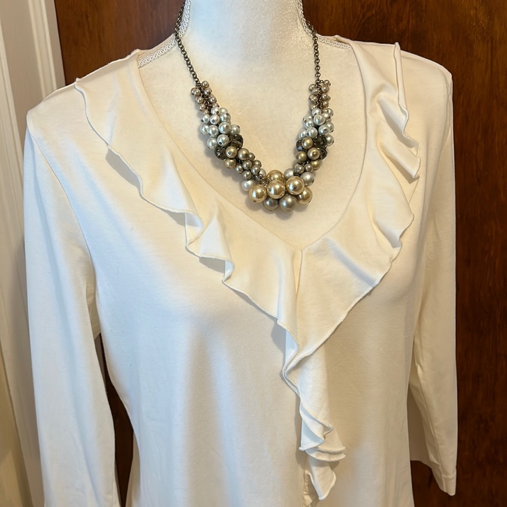 Eddie Bauer V-neck ruffle 3/4 sleeve top cream / winter white. - Picture 3 of 8